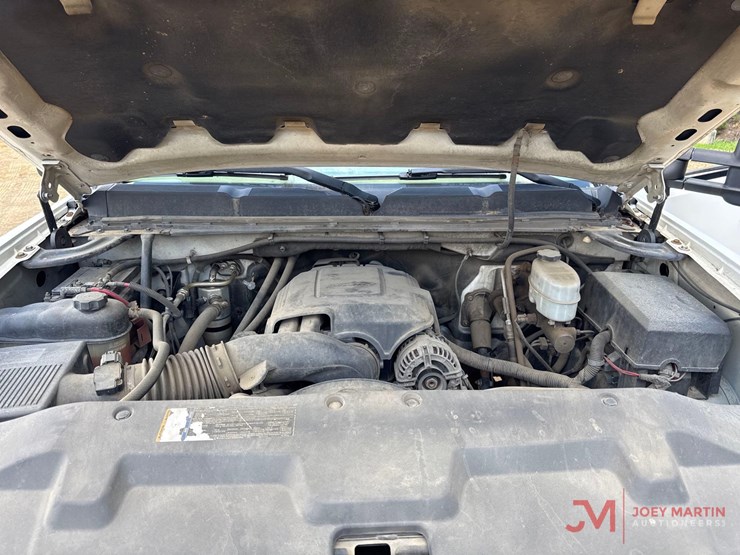 2010-chevrolet-2500-hd-service-truck-image-17