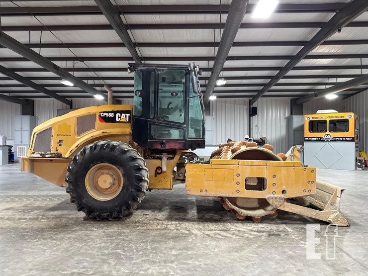 2019-caterpillar-cp56b-image-6
