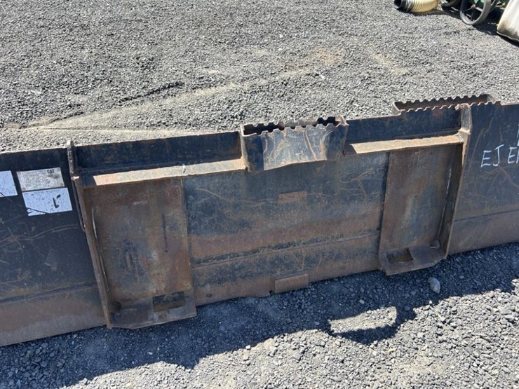 cat-84"-skidsteer-bucket-image-4