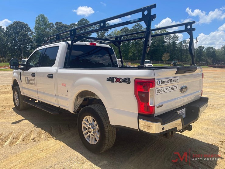 2017-ford-f-250-xlt-super-duty-pickup-truck-image-4