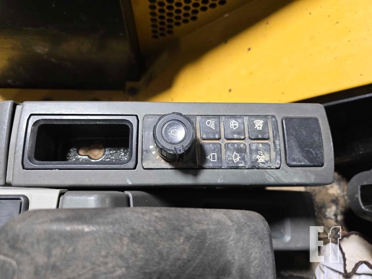 2021-caterpillar-306cr-image-22