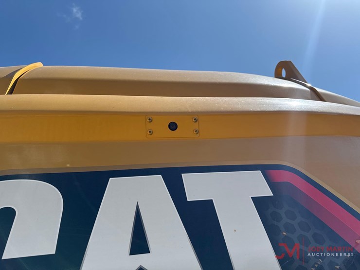 2024-caterpillar-352-image-21