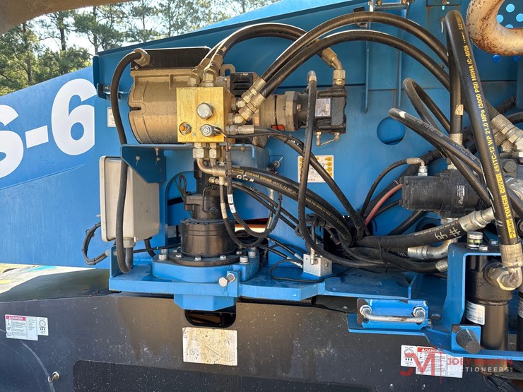 2016-genie-s-60x-boom-lift-image-15