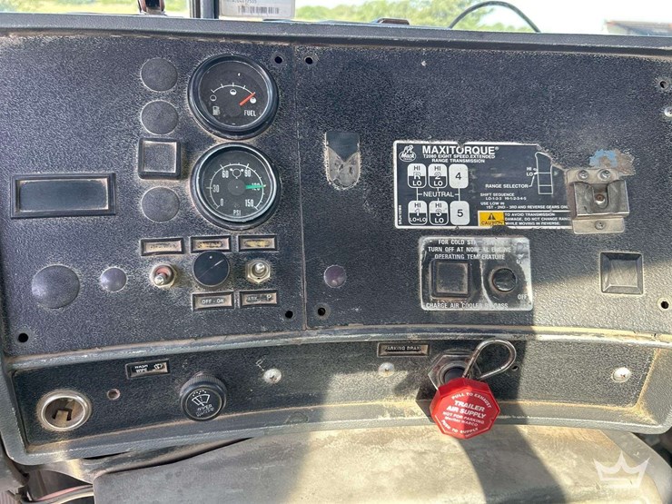 1994-mack-dm690s-image-17