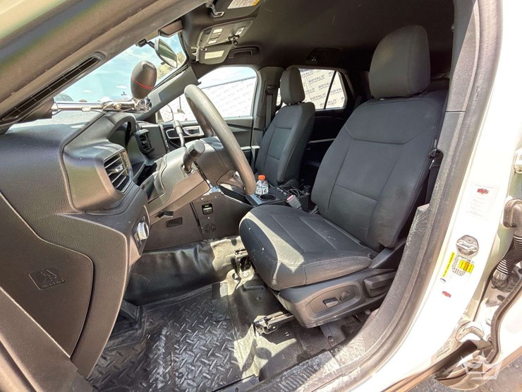 2020-ford-explorer-hybrid-awd-suv-image-13