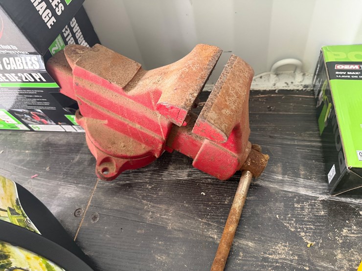 #9-•-red-heavy-duty-cast-iron-bench-vise-image-1