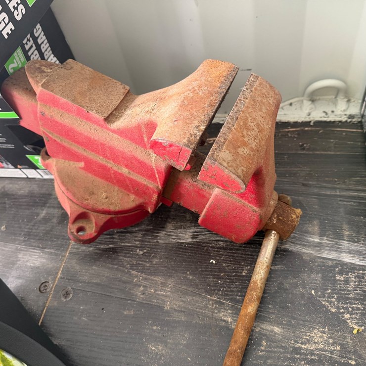 #9 • Red heavy duty cast iron Bench vise