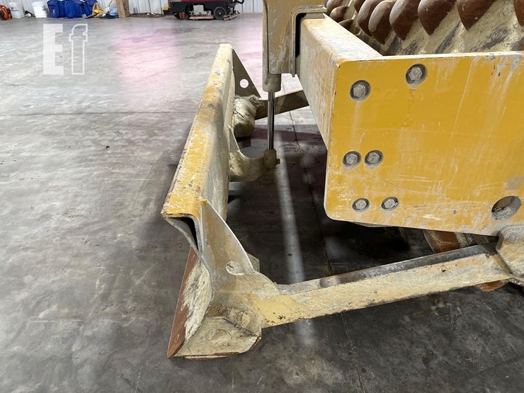 2019-caterpillar-cp56b-image-14