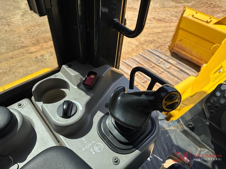 2024-komatsu-d71pxi-24-image-19