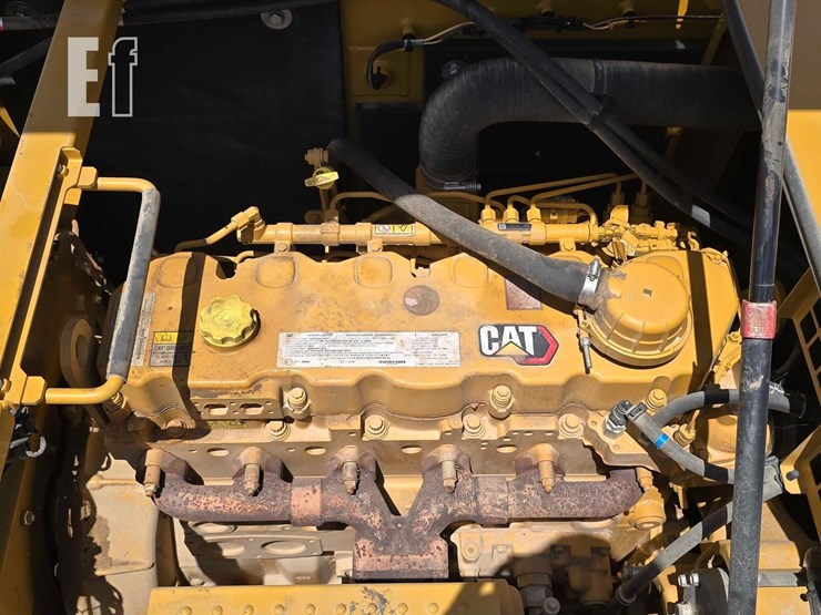 2024-caterpillar-340-image-25