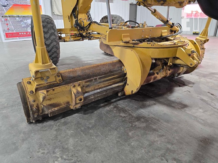 2010-caterpillar-160m-image-12