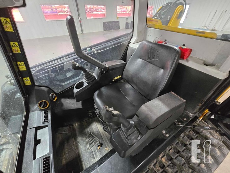 2021-jcb-3ts-8t-image-13