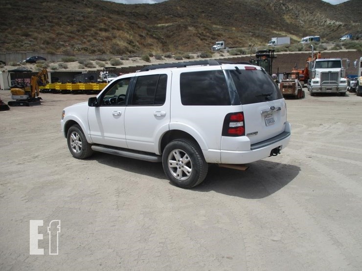 2010-ford-explorer-xlt-image-4