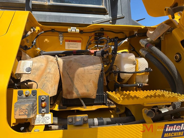 2024-komatsu-d71pxi-24-image-11