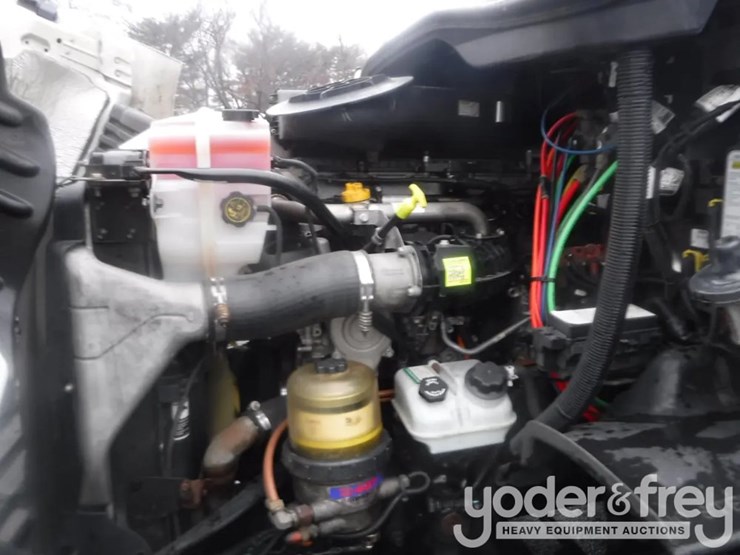 2018-freightliner-cascadia-113-image-10