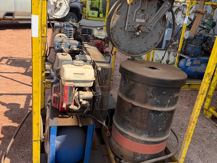 4.6’-x-4.6’-quincy-mod-g213h30hcb-compressor-skidded-w/-(1)-bbl-of-certified-grease-image-2