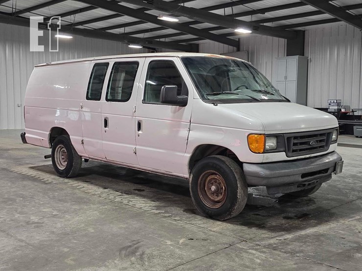 2007-ford-e250-image-2