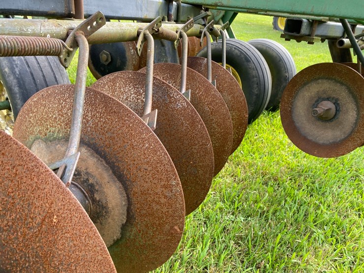 john-deere-230-image-17