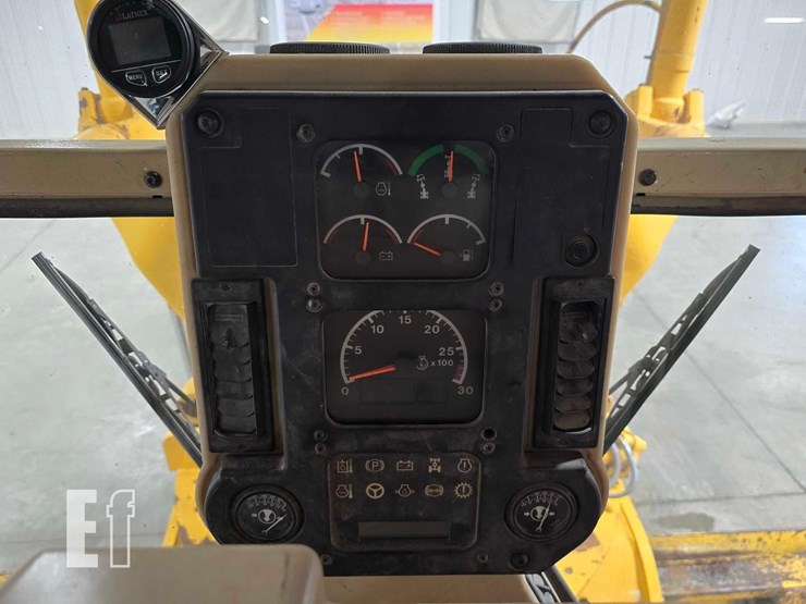 2004-caterpillar-120h-image-18