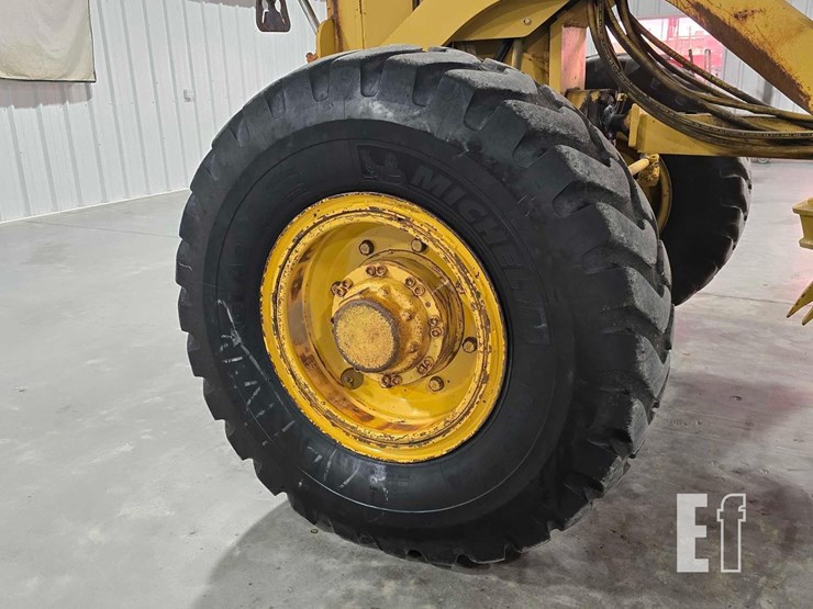 2005-caterpillar-143h-image-28