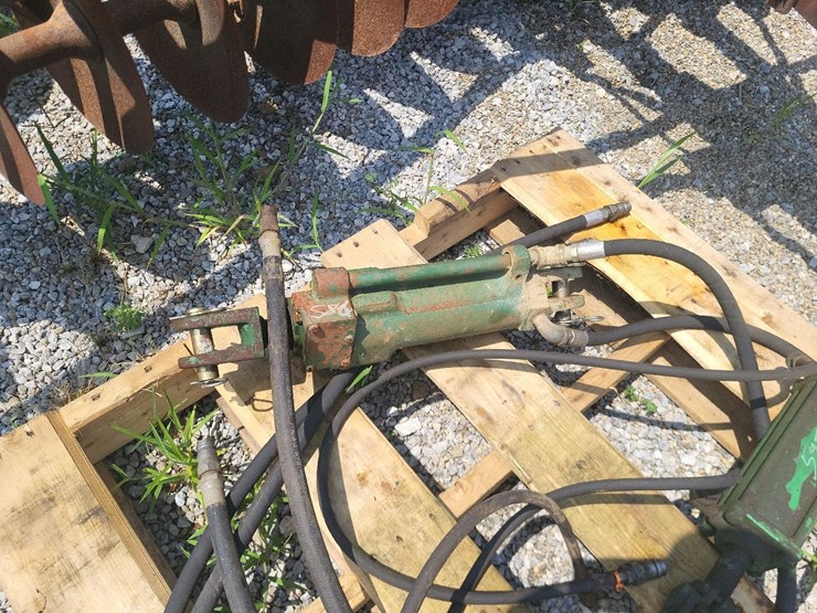 oliver-hydraulic-cylinder-w/hoses-image-1