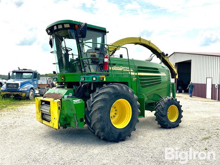 2004-john-deere-7700-image-1