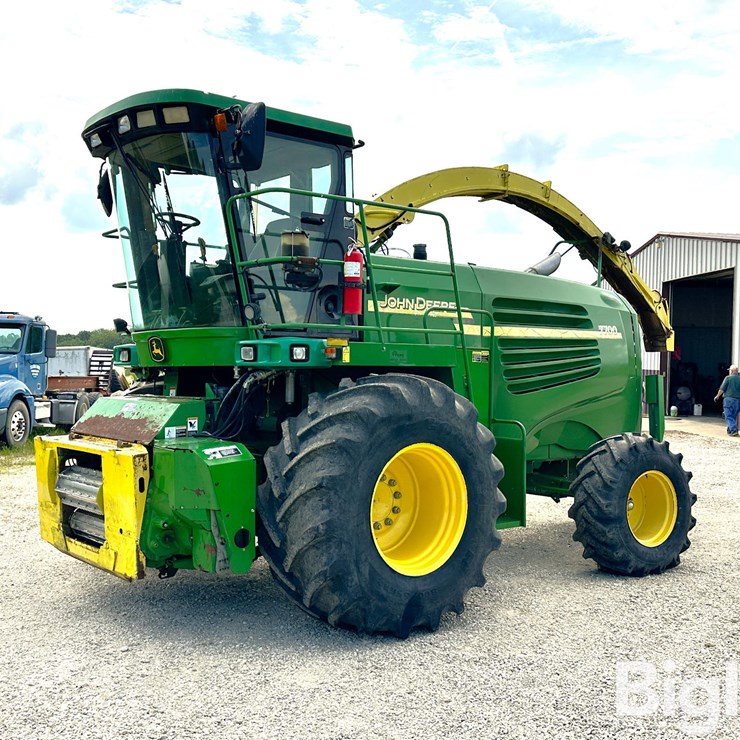 2004 JOHN DEERE 7700