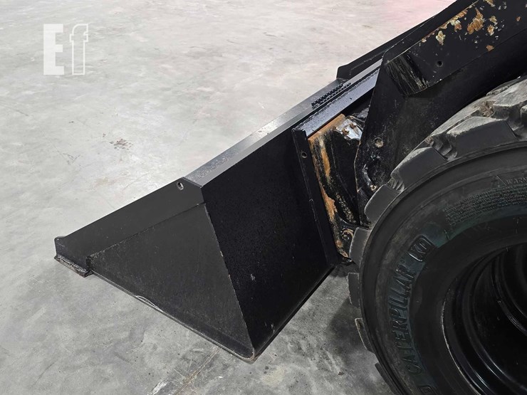 2014-caterpillar-272d-image-12