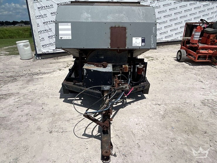 diamond-turf-turbovac-turf-sweeper-tractor-attachment-image-14