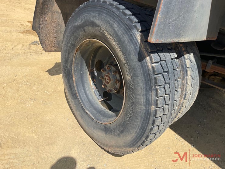 1995-ford-f800-image-9