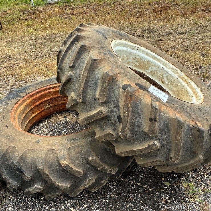 #20233 • Tractor tires