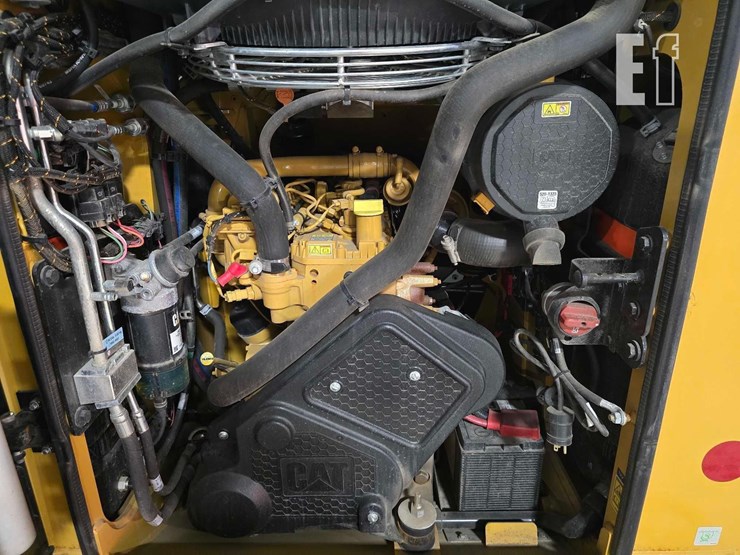 2025-caterpillar-255-image-25