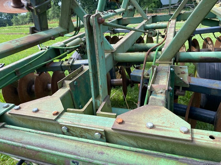 john-deere-230-image-30