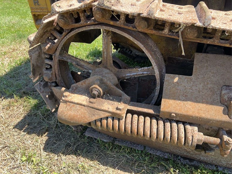 caterpillar-twenty-two-image-39