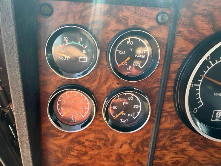 2000-kenworth-semi-image-32