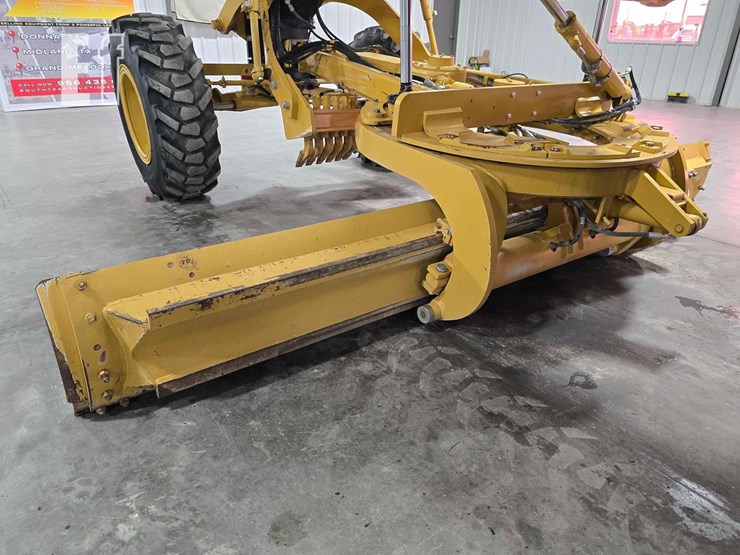 2021-caterpillar-120-image-12