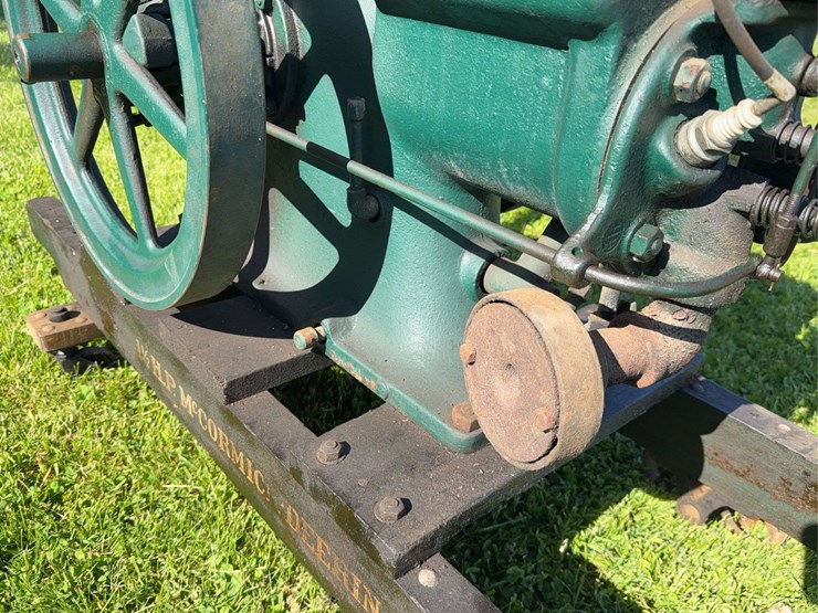mccormick-deering-1-1/2-hp-engine-image-16