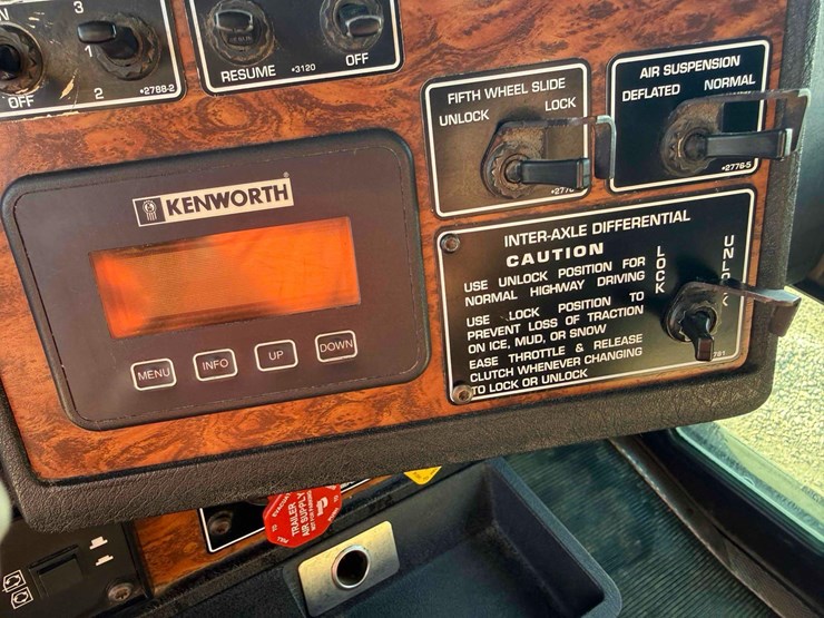 2000-kenworth-semi-image-29