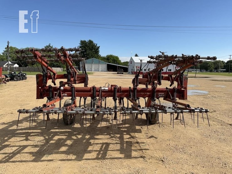 white-field-cultivator-image-5