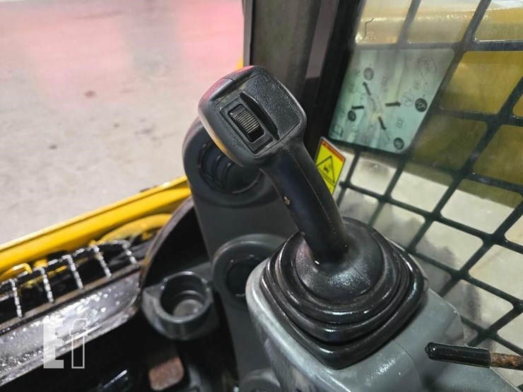 2018-caterpillar-226d-image-15