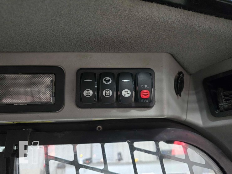 2014-caterpillar-272d-image-17