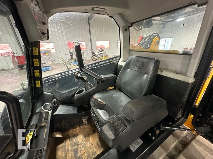 2021-jcb-3ts-8t-image-16