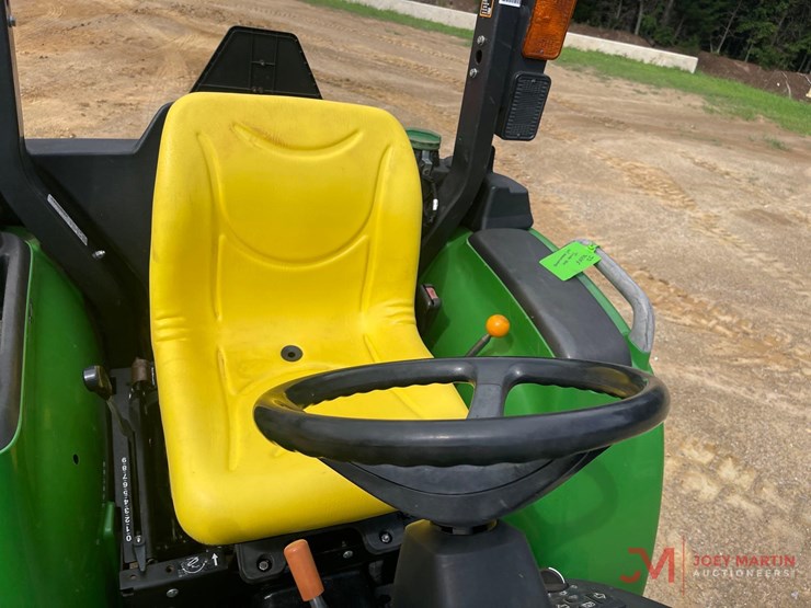 john-deere-3025e-utility-tractor-image-14