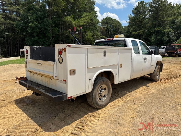 2010-chevrolet-2500-hd-service-truck-image-2