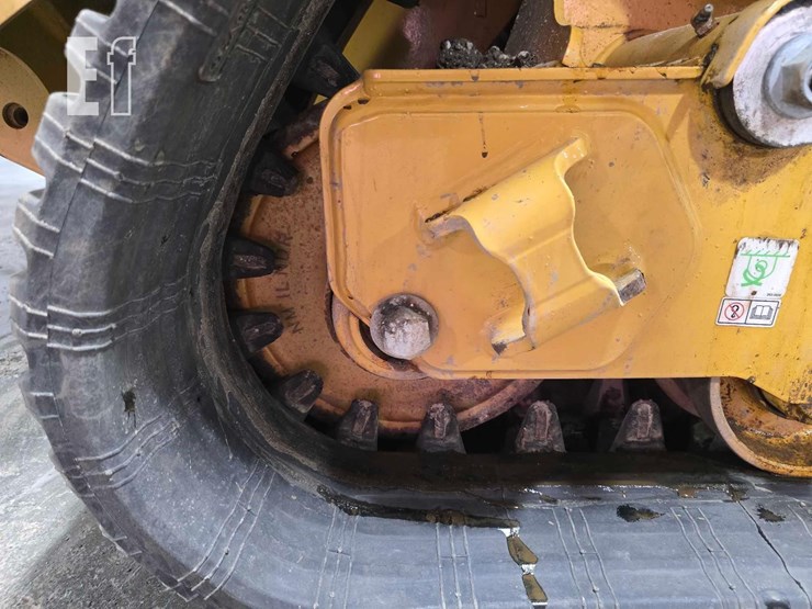 2025-caterpillar-255-image-34