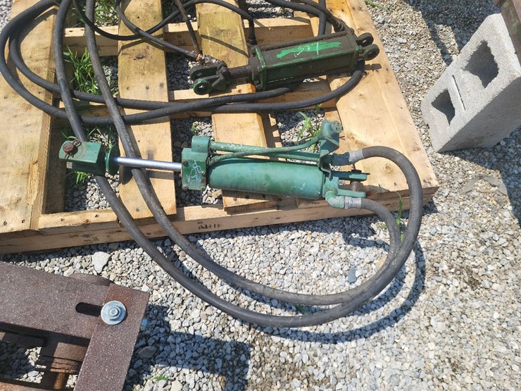 oliver-hydraulic-cylinder-w/hoses-image-1