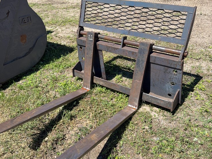 skidsteer-forks-image-1