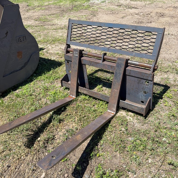 Skidsteer Forks