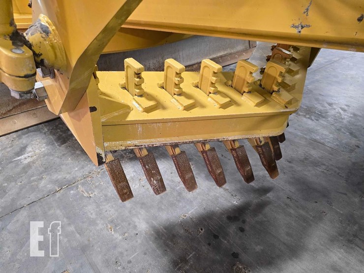 2021-caterpillar-120-image-14