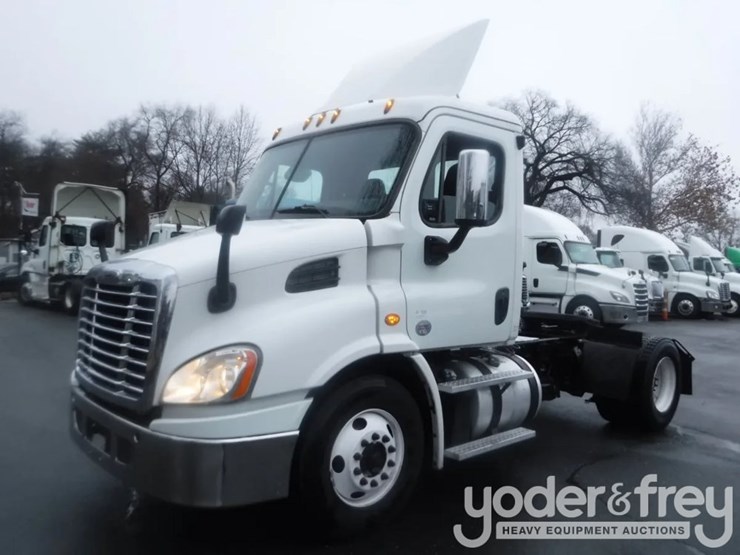 2018-freightliner-cascadia-113-image-1